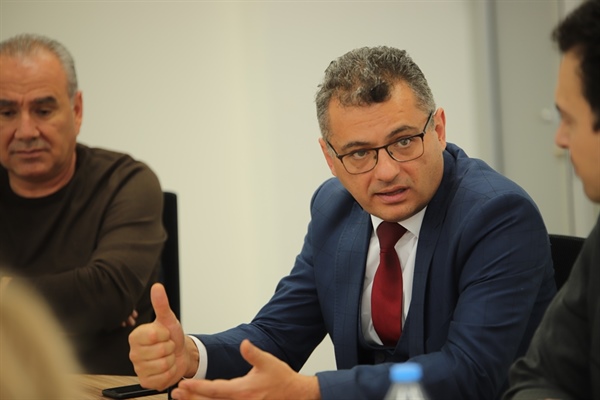 Erhürman: Hidrokarbon çözüm için fırsat kapısı olmalı