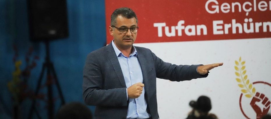Erhürman 'Gençler Soruyor' etkinliğinde yurttaşlarla bir araya geldi