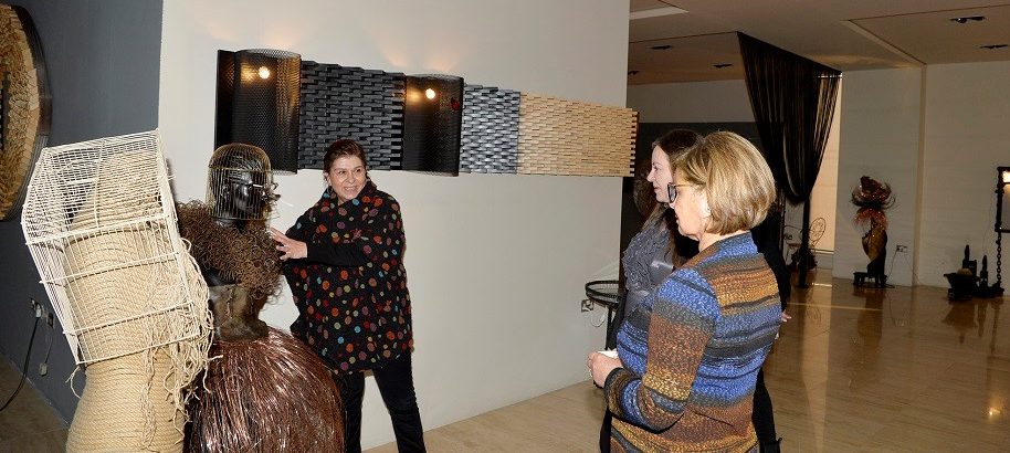 Meral Akıncı, 'Sıradışı' sergisini gezdi