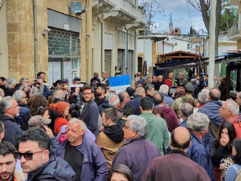 'Geçiş kapılarının bir süre daha kapalı kalması olasılığı büyük!'