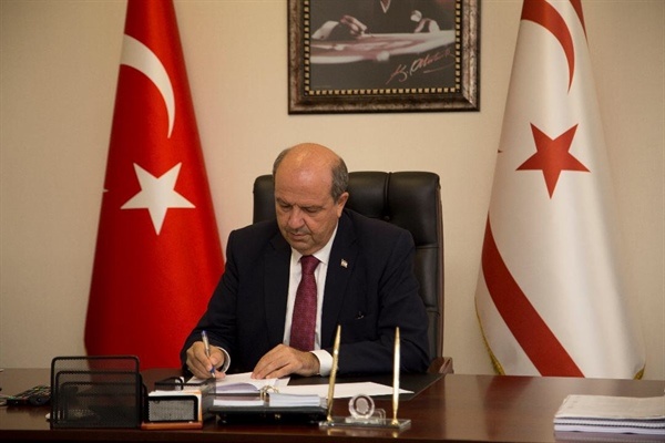 'Zorunlu evden çıkışlarda tek olarak çıkınız ve sosyal mesafenizi koruyunuz'