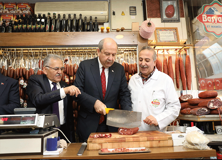 Tatar'dan Kayseri'de 'sucuklu' poz