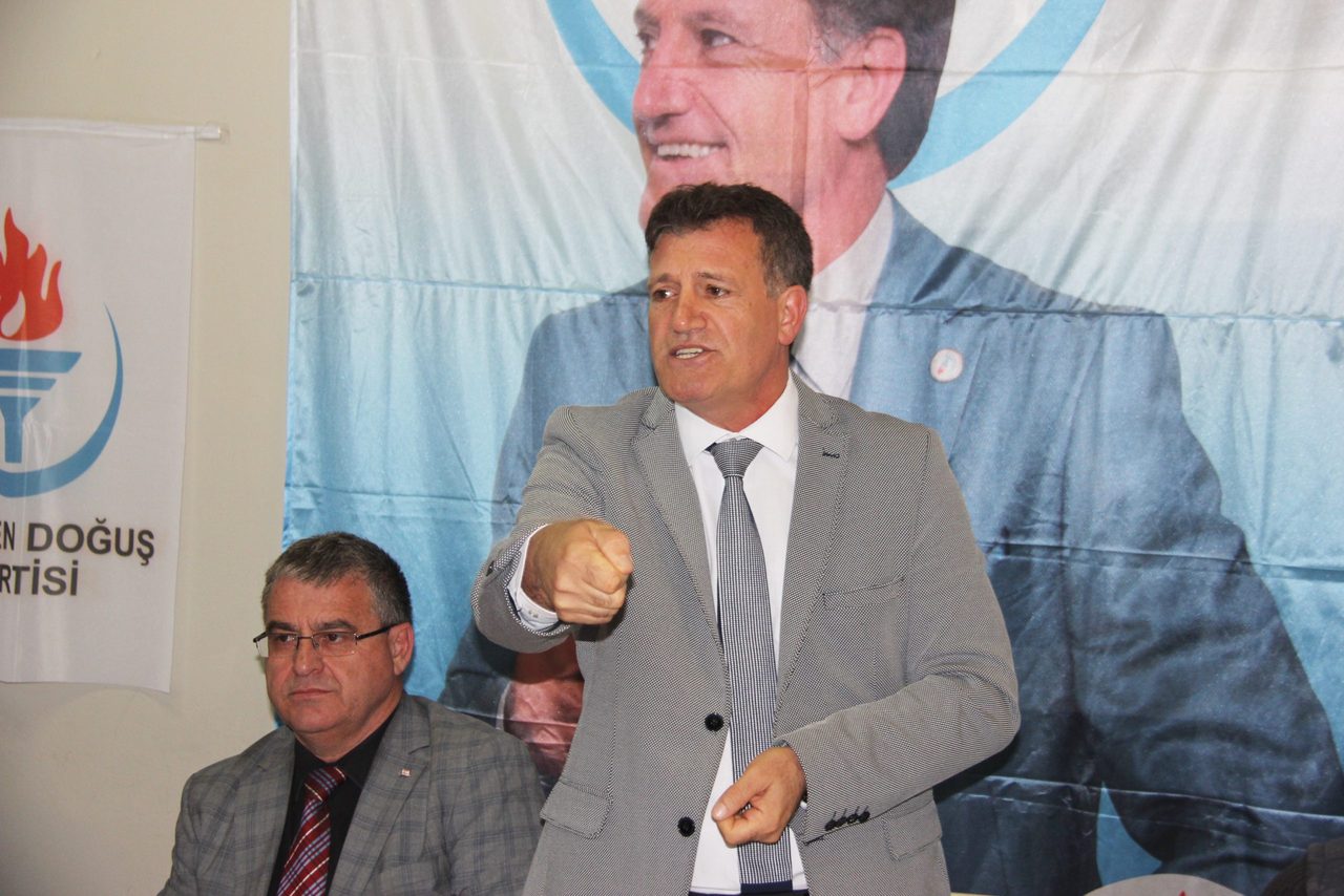 'Akıncı, imkansızın peşinde koşuyor'