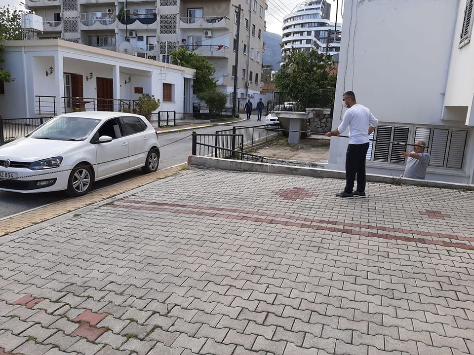Girne'de güldüren önlem! Parayı oltayla aldılar