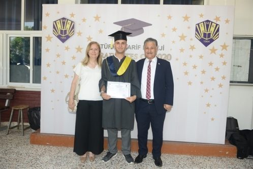 Bakan Pilli, oğluna diploma verdi