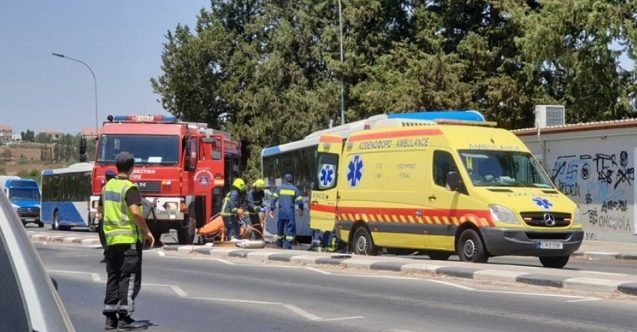 Kendi otobüsünün altında kalarak can verdi