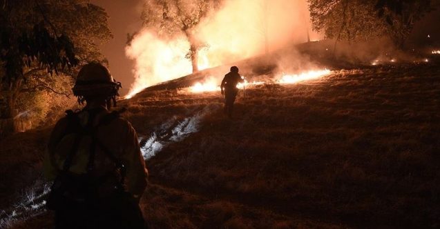 California, tarihinin en büyük yangınlarından biriyle karşı karşıya