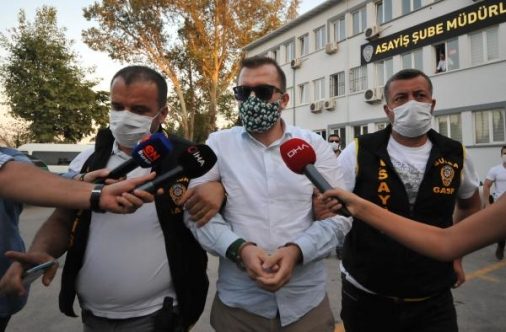 Gazete sahibi rüşvet alırken yakalandı