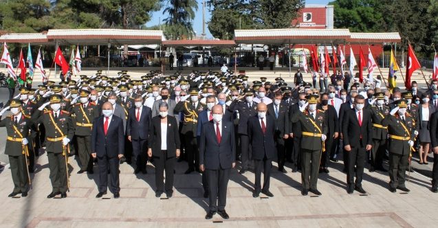 Lefkoşa’da, Atatürk Anıtı önünde tören gerçekleştirildi