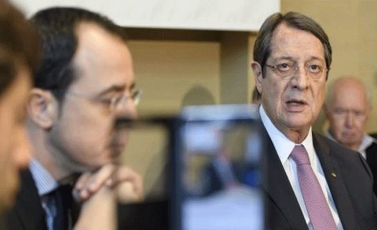 Rum iç cephesi, zirve kararları için Anastasiadis ve Hristodulidis’i topa tuttu