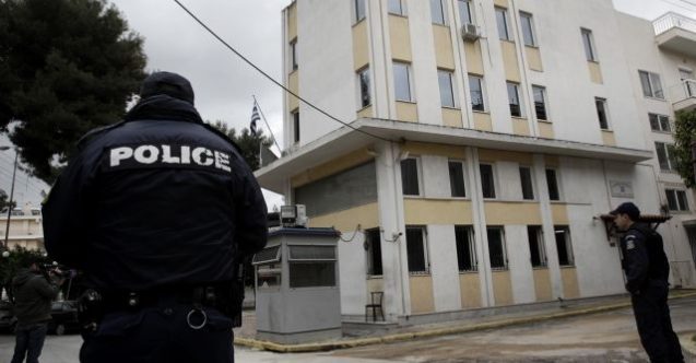 Rum polisi uyuşturucudan tutuklandı