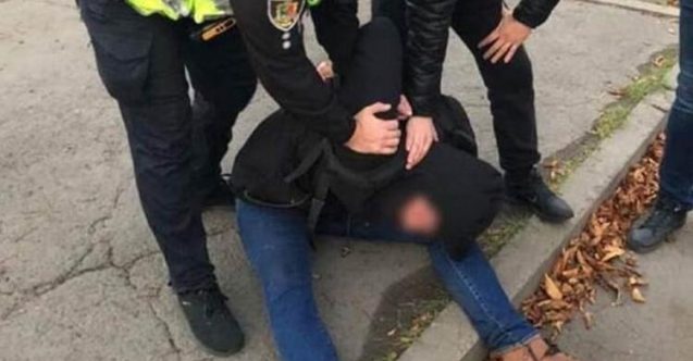 15 KİŞİYİ ÖLDÜRMEM GEREK' DEDİ Ve Yoldan Geçenlere Bıçakla Saldırdı
