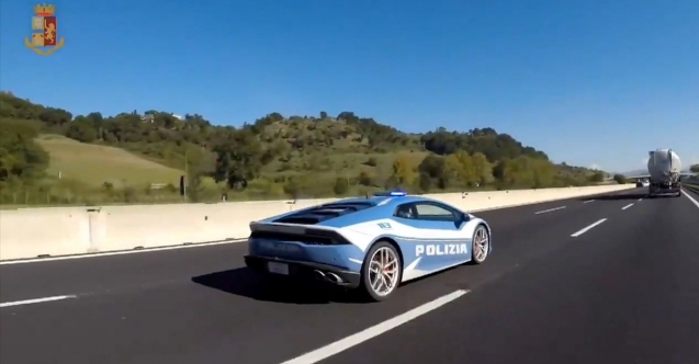 İtalyan polisi Lamborghini ile organ nakli bekleyen hastaya böbrek yetiştirdi