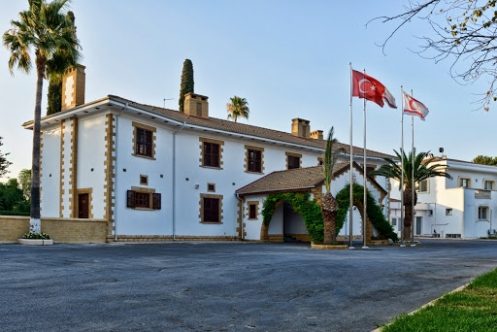 Saray'ın tarihçesini anlattı, "Beyaz Saray" örneği verdi