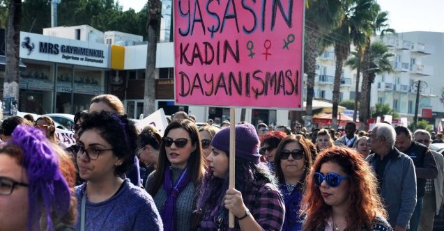 "Toplum muhafazakarlaştırılmaya çalışılıyor"