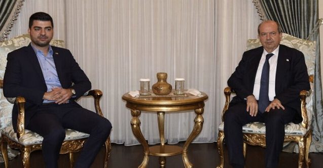Ersin Tatar, Yenal Senin ile görüşüyor