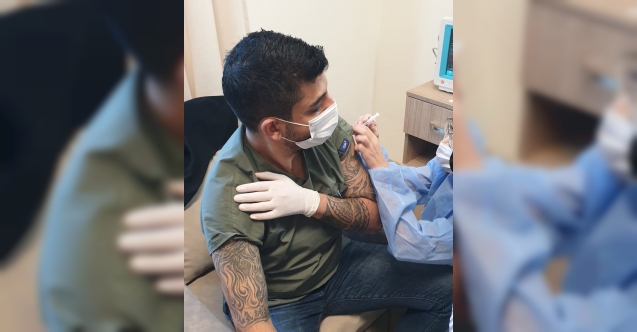 Doktor aşı oldu, mesaj verdi: "Sevdiklerime öneriyorum"