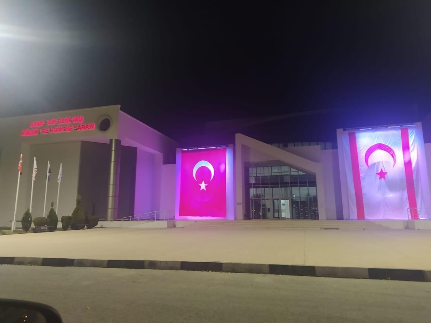 Gala için salon süslendi, Üstel davetli sayısını açıkladı