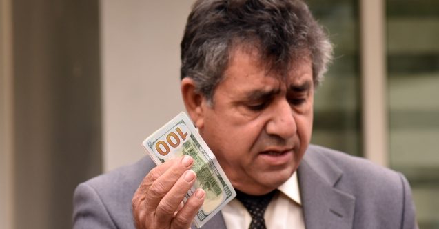 Hükümete Dolar'lı protesto