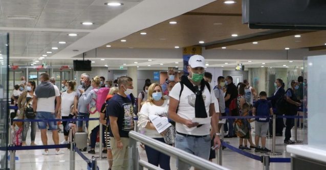 Aşı olan turistlere karantina yok