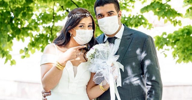 Damat düğünden kaçtı, gelin davetlilerden biriyle evlendi