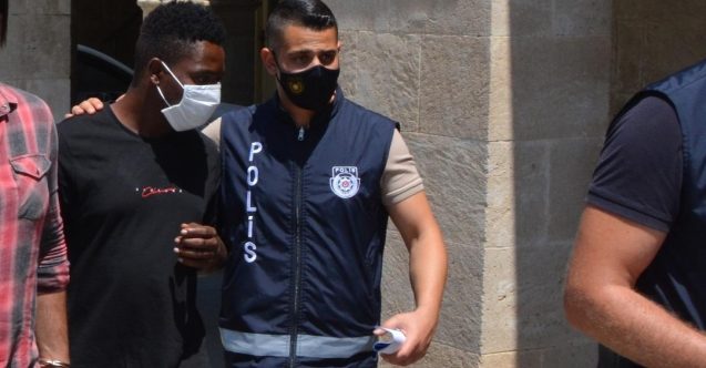 Başkasına ait ehliyetle polisi kandırmaya çalıştı