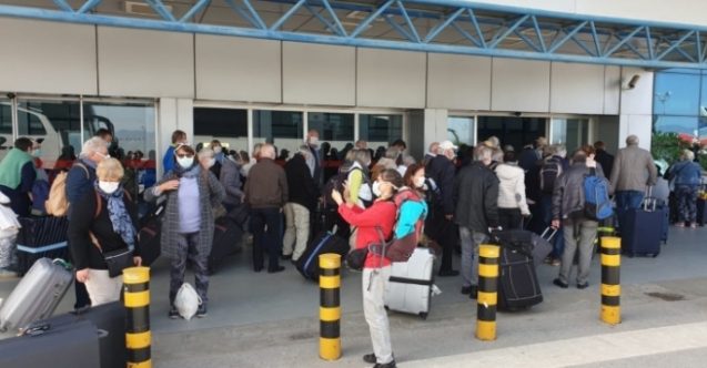 “Dönüş için yer bulamayan turisti hapse mi atacağız?”