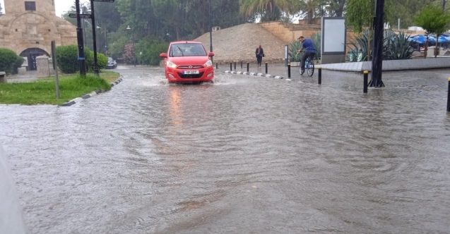 Lefkoşa'da yağmur, batı kesimlere uyarı