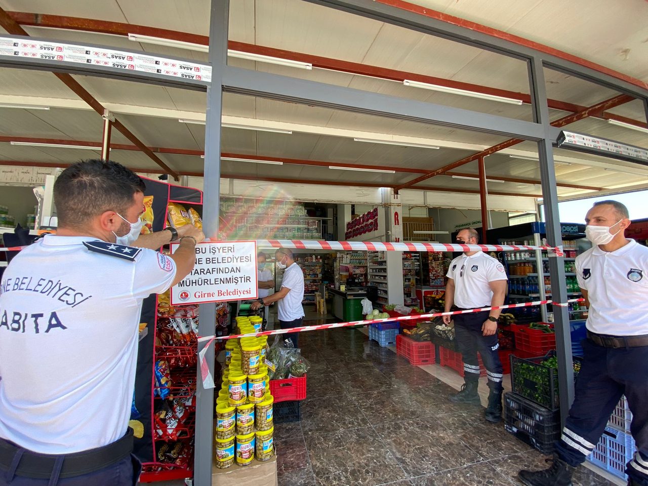 Girne’de iki iş yeri mühürlendi