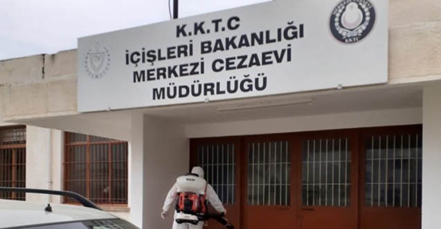 Korona, Cezaevine de sıçradı