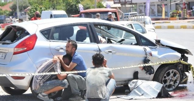 Küçük çocuk arabayı kaçırdı: 1 ölü, 1 yaralı