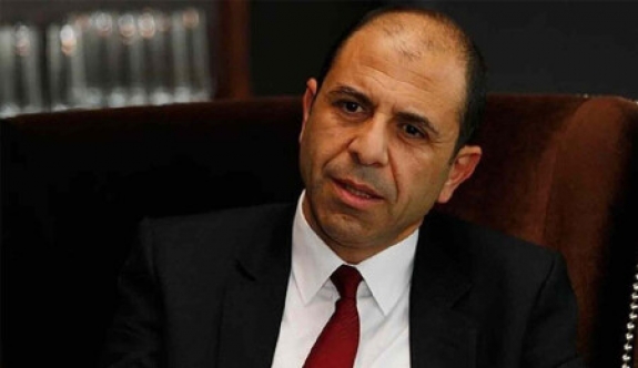 Özersay’dan Rum tarafına pasaport tepkisi: “Acizlik göstergesi”