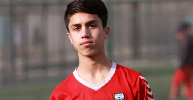 Uçaktan düşen milli futbolcu çıktı