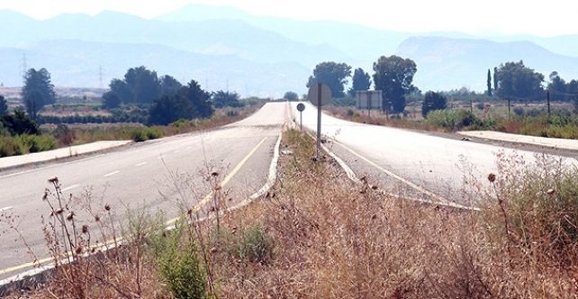 Lefke halkı, aylardır yol bekliyor