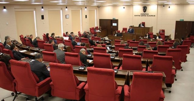 “Meclise gelmeyen vekillerin maaşları kesilsin”