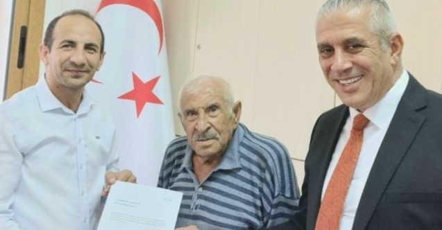 Taçoy adaylık başvurusunu babasıyla yaptı: "Yarım kalan hikayeyi..."