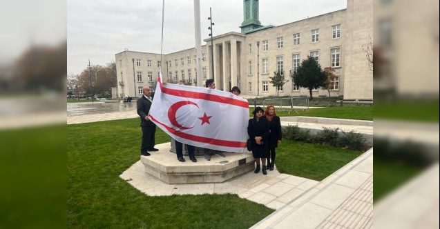 Bayrak tepkisi özür diletti