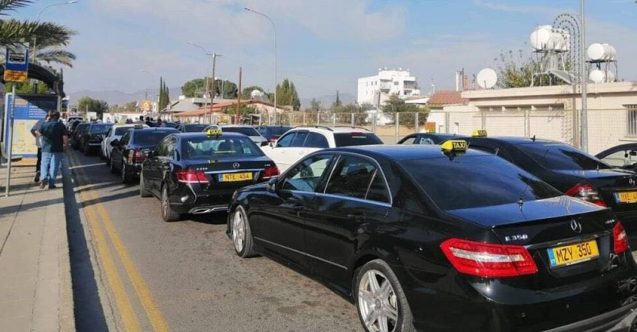 KKTC'den yakıt almaları engellenmek isteyen Rum taksiciler greve gidiyor