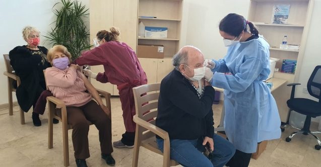 100 binden fazla kişi aşısız