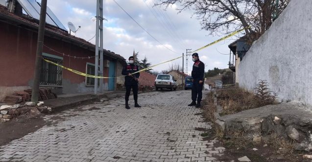Bir aylık bebeğini sobada yakıp öldürdü