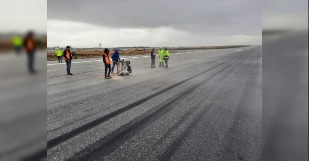 Ercan'da pist hasar gördü, iki uçak inemedi