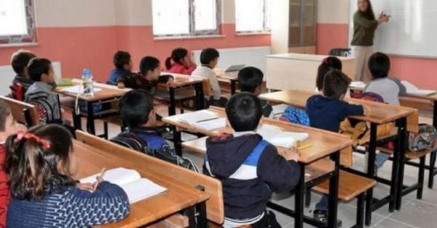 Bir haftada 515 öğrenci ve 141 öğretmen pozitif