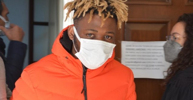 Çaldığı bilgisayarı satmak isterken yakalandı