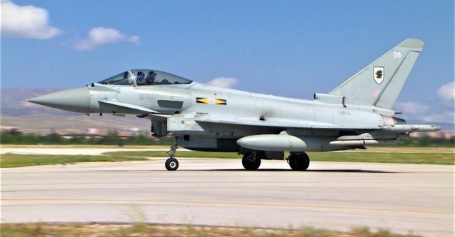 İngiltere savaş uçaklarını Kıbrıs'a gönderdi