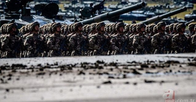 Sınırda çok sayıda saldırı uçağı ve asker  var