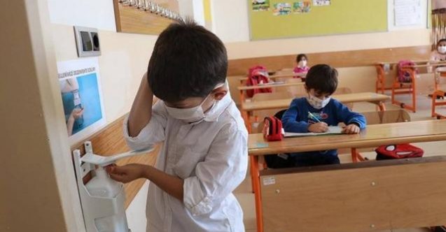 10 bini aşkın öğrenci Covid-19’a yakalandı