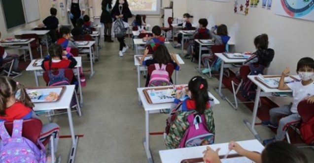 Bir haftada 929 öğrenci, 145 öğretmen pozitif