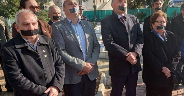 Şehit aileleri, anma töreninde ağızlarına siyah bant taktı