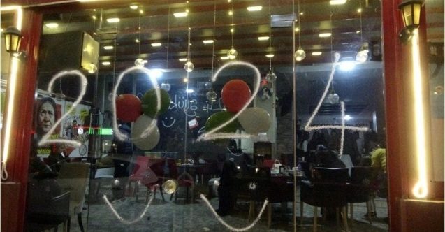 Adanalılar 2023 yılı yerine 2024 yılını kutladı