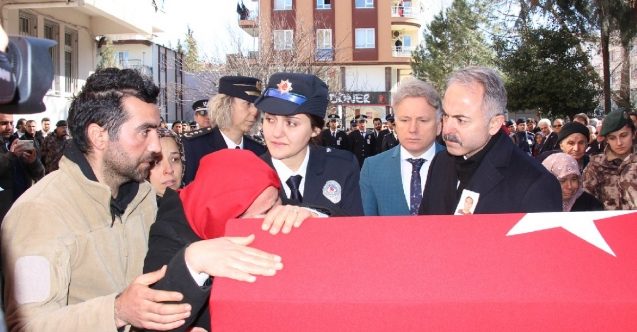 Depremde tüm ailesini kaybetti